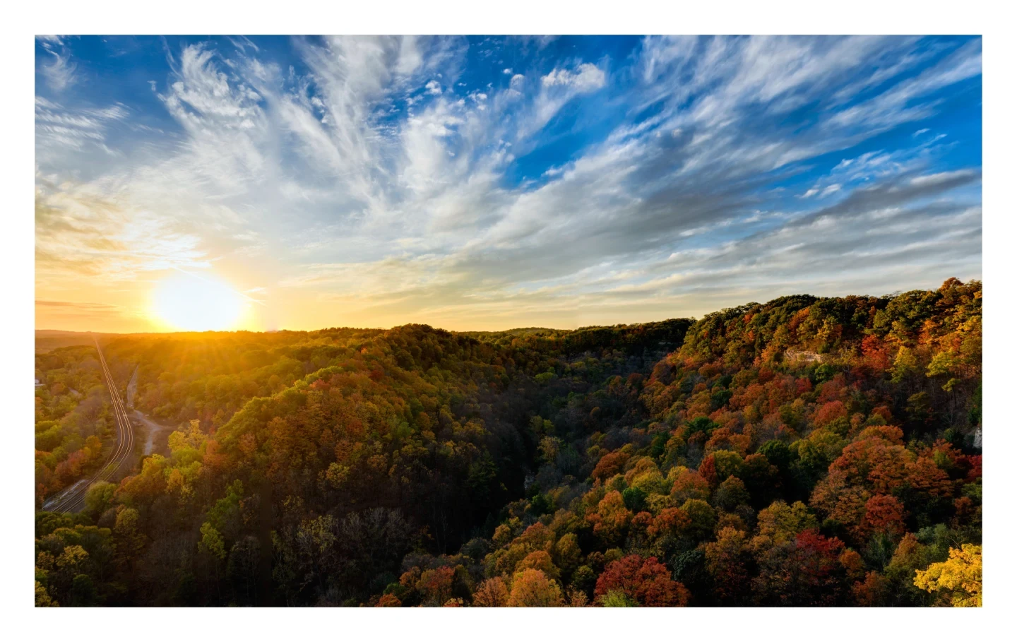 Dundas Peak Inside Valley Hamilton Landscape